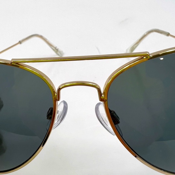 STEVE MADDEN GREY AVIATION WITH GREY TINTED LENSES, HOLD METAL FRAME - Picture 7 of 12